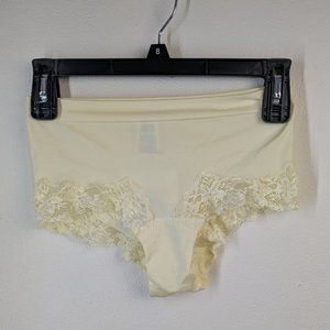 Calvin Klein M Hipster Lacy Panties in Cream